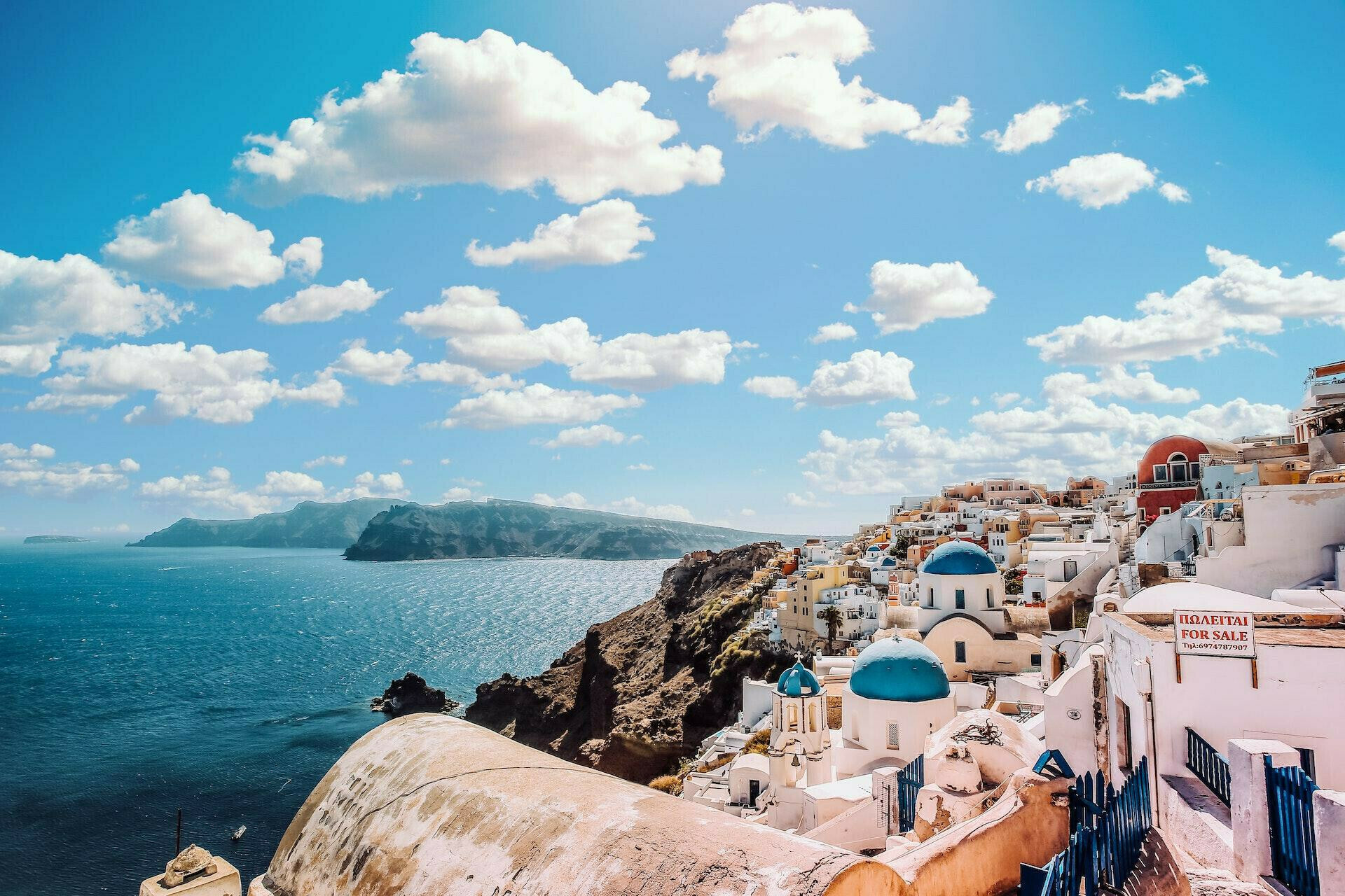 Things you didn't know about Santorini - There are few blue domes 