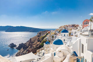 The Santorini caldera, best experienced from the island’s capital town. Here is how to decide where to stay in Fira Santorini.