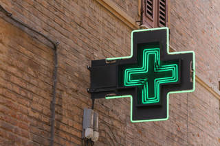 pharmacy-sign-1213493-1920x1280